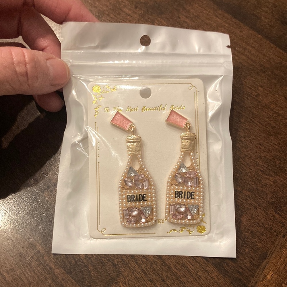 Bride Champagne Bottle Earrings New in package